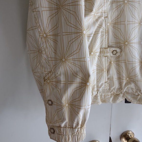 Helly Hansen, Helly Tech® Fabric Technology, Anorak, Size XL - Picture 9 of 16